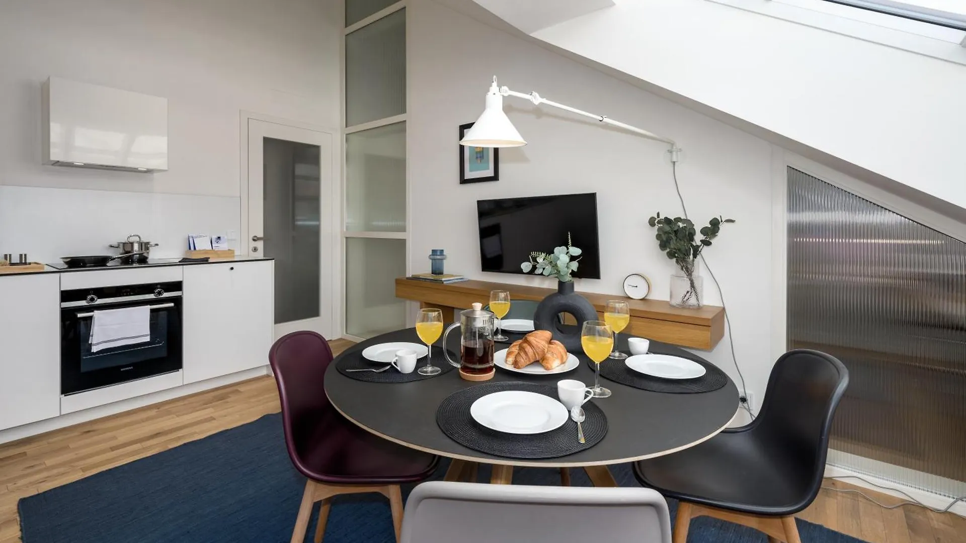 Apartment Prague Days - Attic Apt - Workspace - 100 Mbps Wi-Fi - Park Nearby